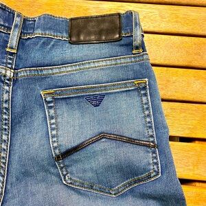 AJ Armani Jeanes 32/32 Straight Slim Distressed